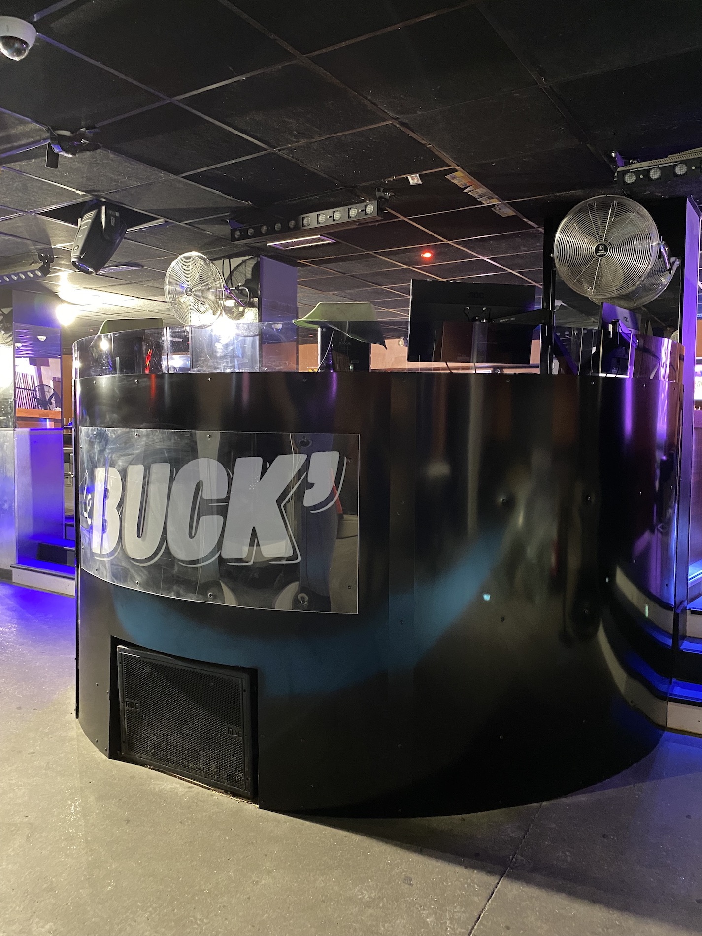 Cabine dj discotheque 2