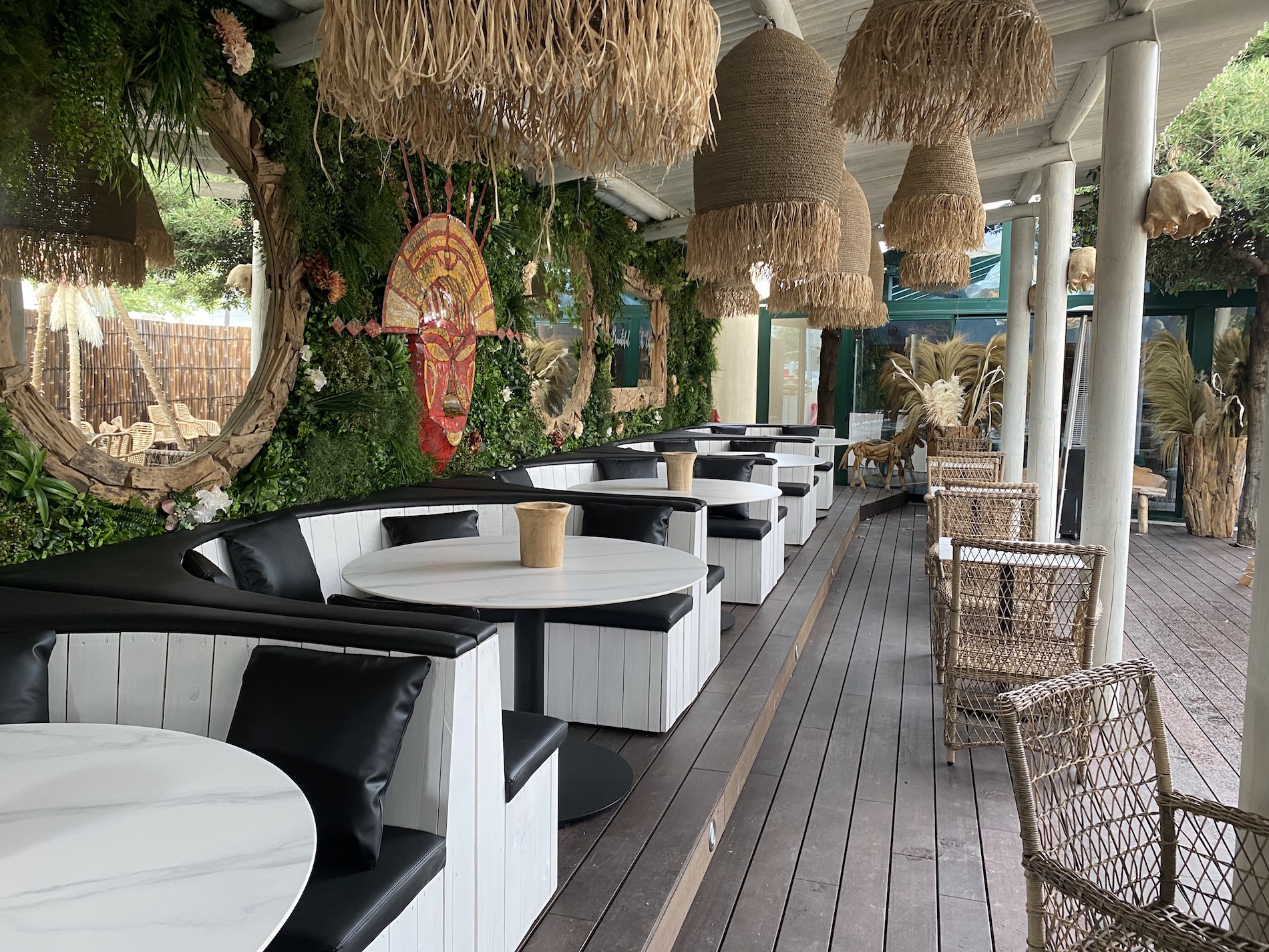 mobilier exterieur discotheque